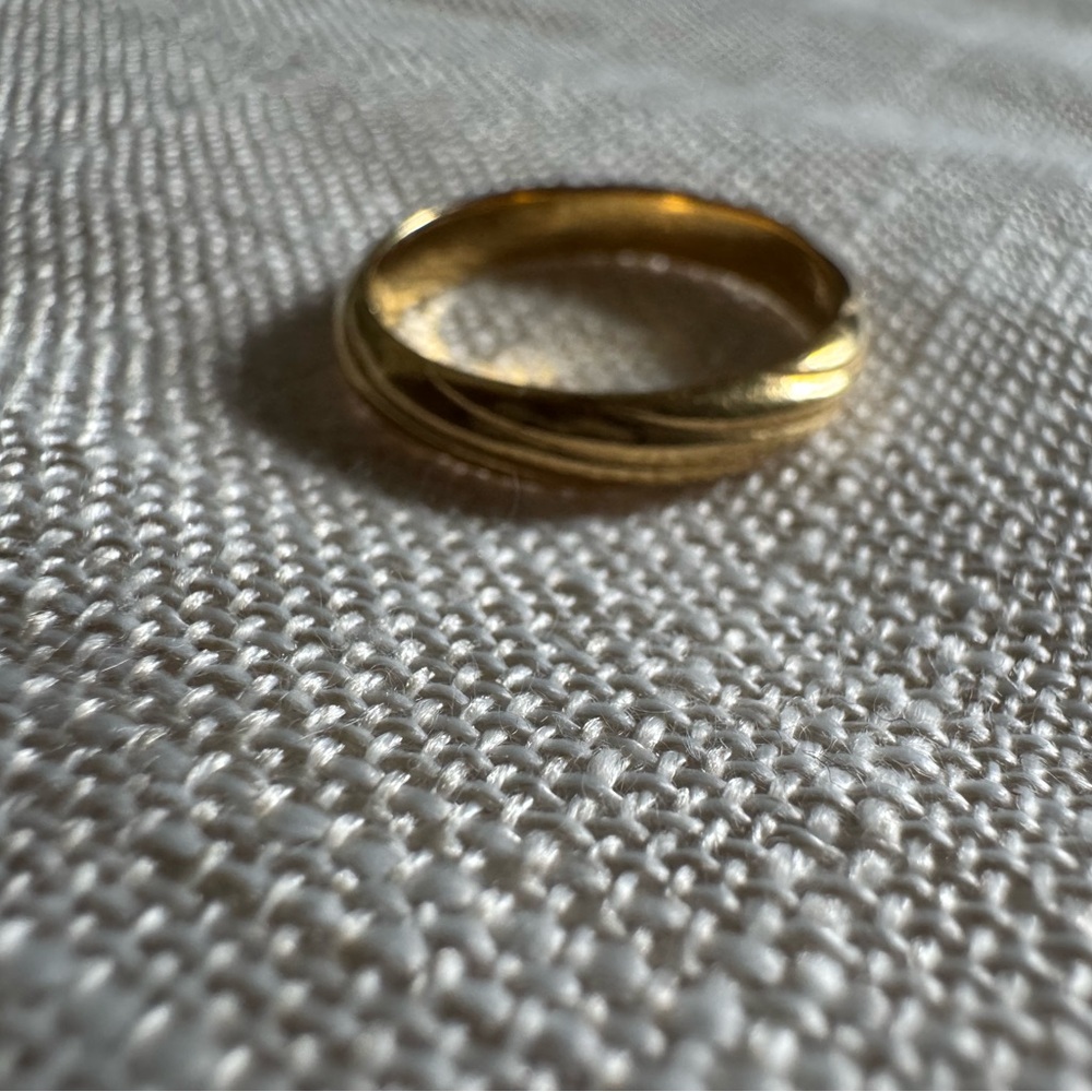 Genuine 18KT Yellow Gold Twisted Band Ring Size 9